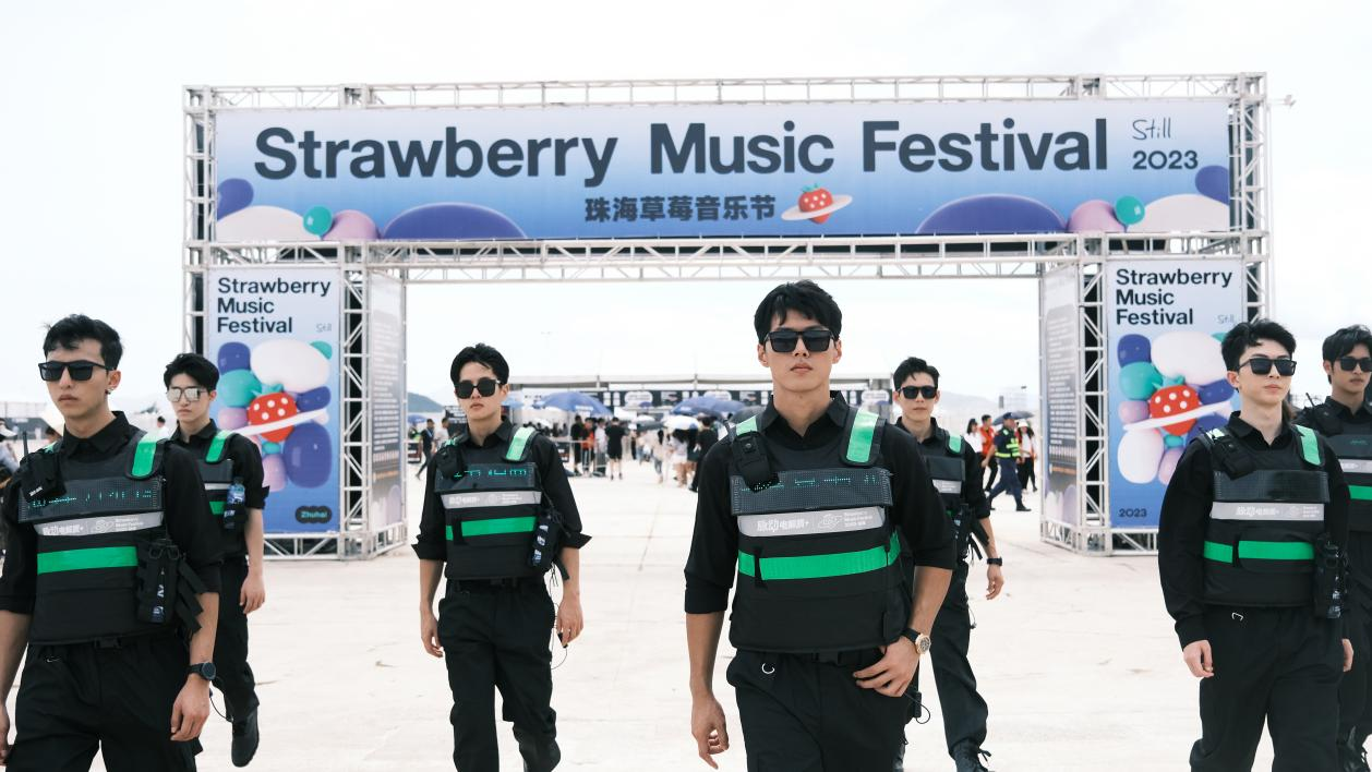 名不见经传的保安竟成音乐节现场最大黑马? 名不见经传的保安竟成音乐节现场最大黑马?